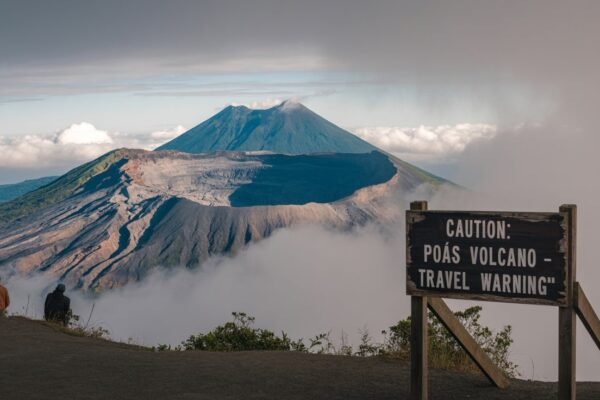 poas volcano costa rica travel warning